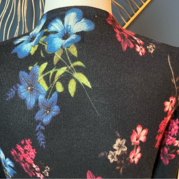 100% Cashmere Floral Black Sweater - Picture 4 of 7